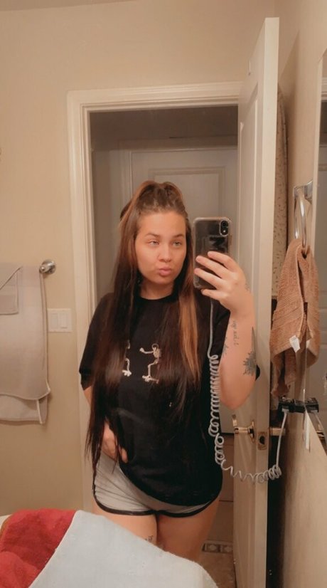 Imtrashleyyy sex model photo
