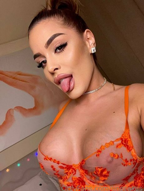 lingcakes sex model photo