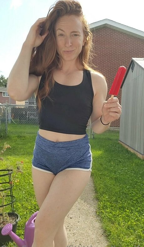 fitlittleredheadfree art star photo