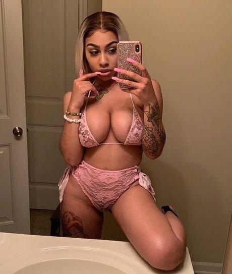 FineAssYonna star nude galleries