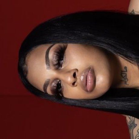FineAssYonna porn model image