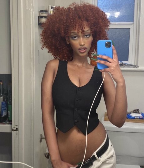 Solaya Ismail nude model photo