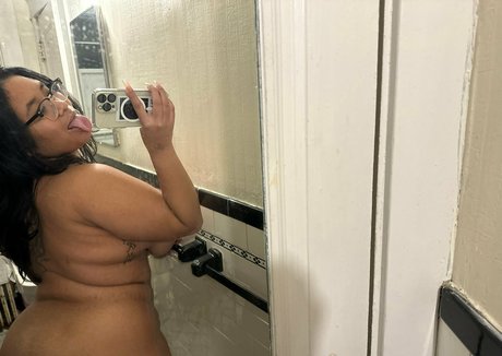 jucykitty model naked pictures