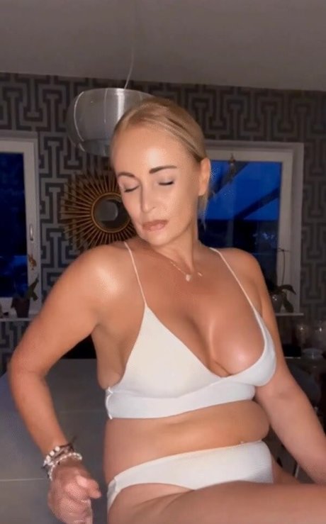 misseve55 model pornographic photos