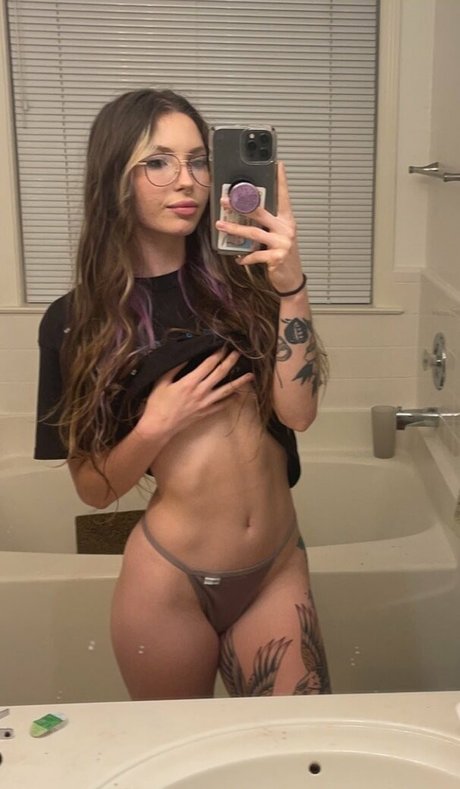 Sophie McArdi model pornographic images