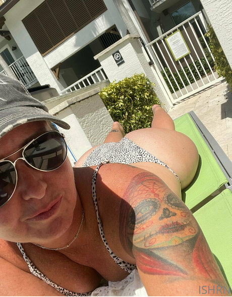 Ishrn star sexy pics