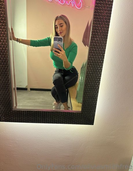 oliviasmiithfree sex star image