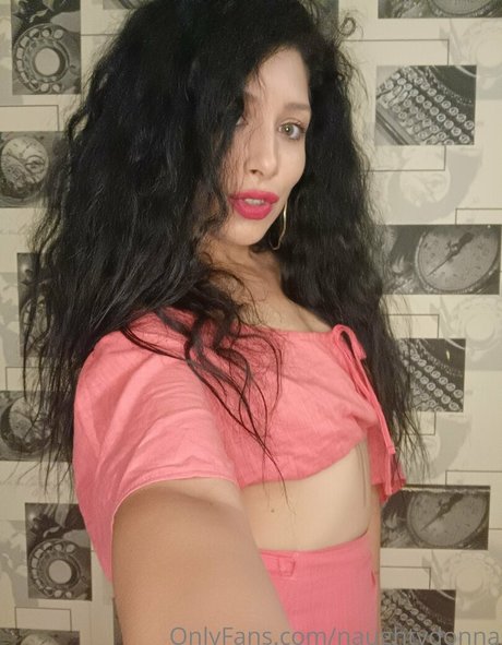 naughtydonna model hd pics