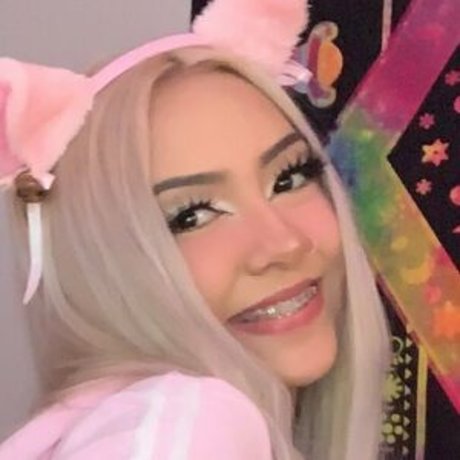 dezzywaifuu actress image