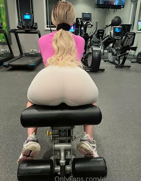 dezzywaifuu model porn images