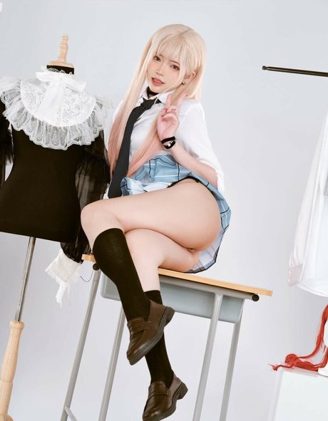 ZinieQ adult star image