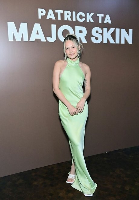 Kelli Berglund pretty actress img