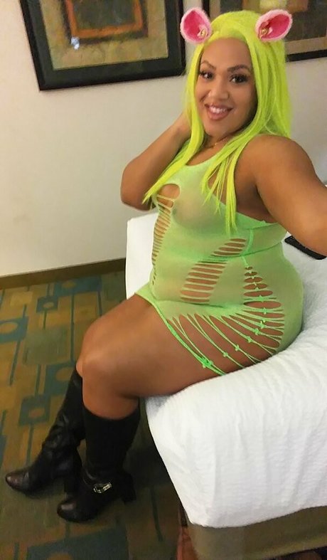 worship nicoles soles adult model photos