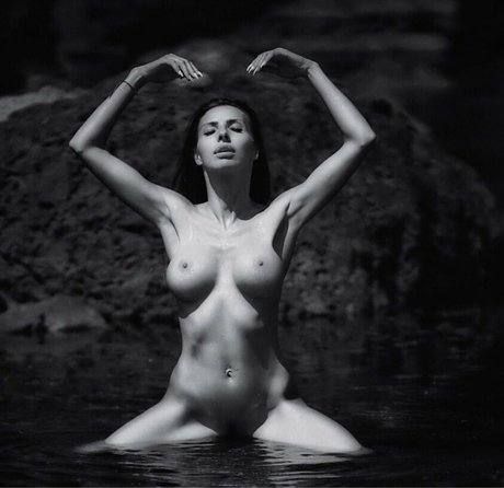 Diana Gabrovska art model gallery