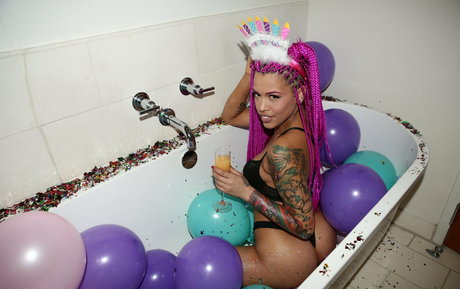 Miss Charlie Pearl sex model pic