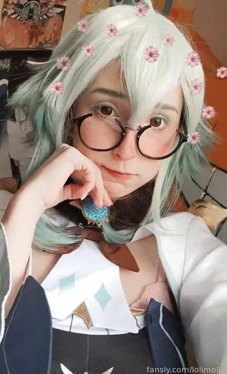 Loli Molly art star pics