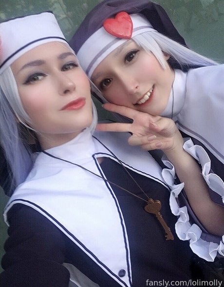 Loli Molly model pornographic photos