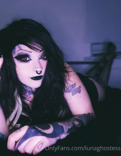 Luna Ghostess porn star photos