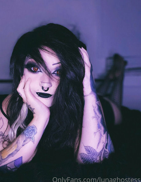 Luna Ghostess model sexy images