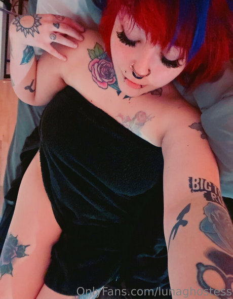 Luna Ghostess exclusive pornstar pictures