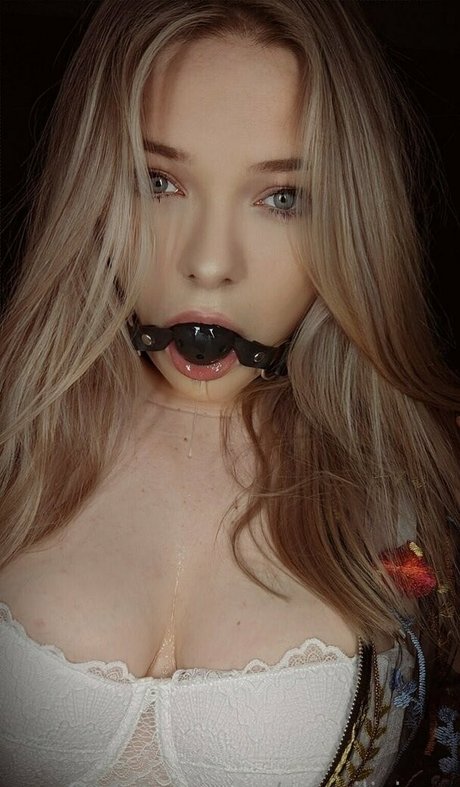 neevilicious naked actress archive