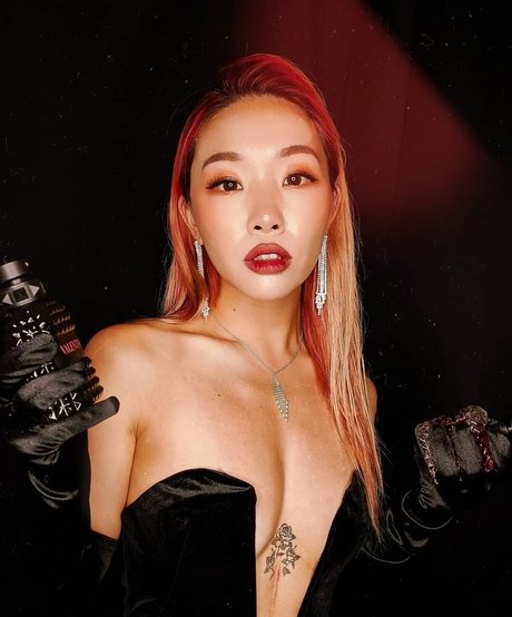 Tiffanie Marie star pornographic images