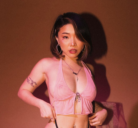 Tiffanie Marie art star photo