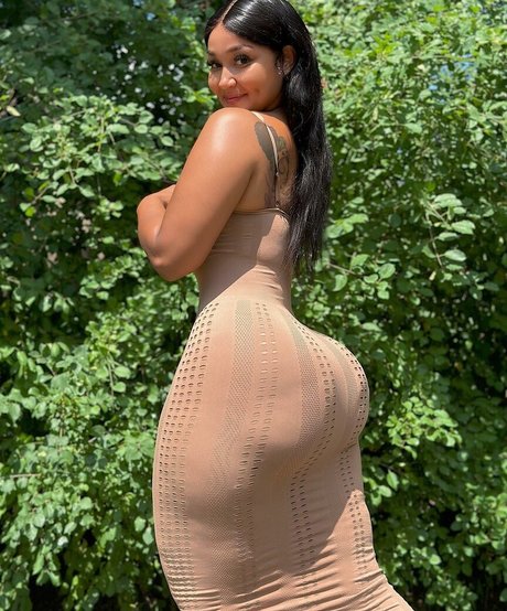Darla Dimples sexy model pics
