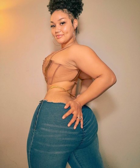 Darla Dimples model nude img