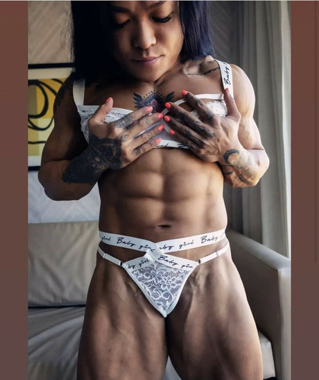 Marilyn Yee Tong model top picture