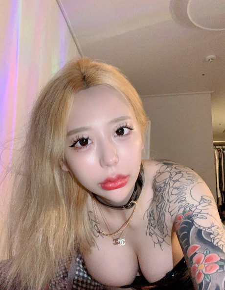 Jee i queen free model picture