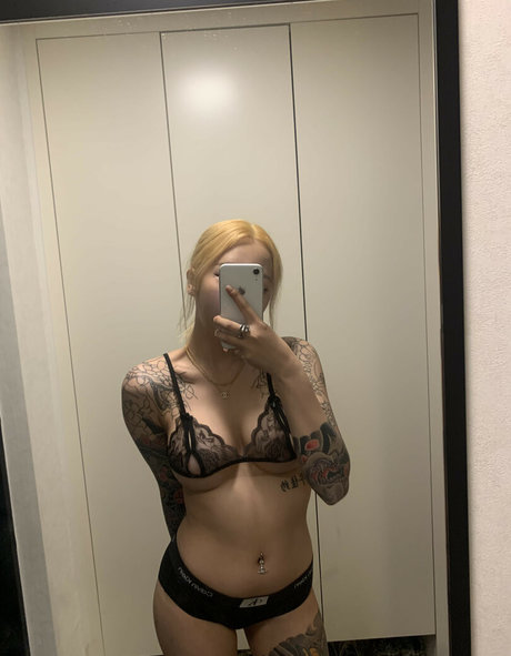 Jee i queen pornstar sexy img