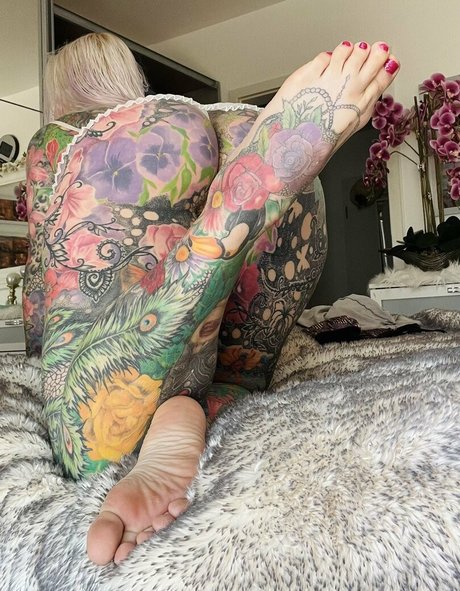 Tattoobutterfly sexy model photos