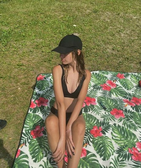 Julia Dreams Angel hot model pics