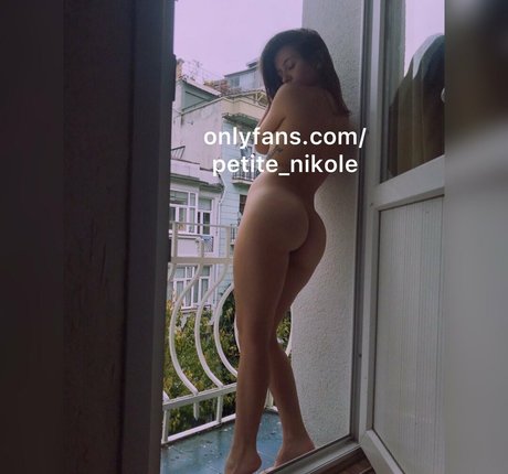 petitenikole model nudes pictures