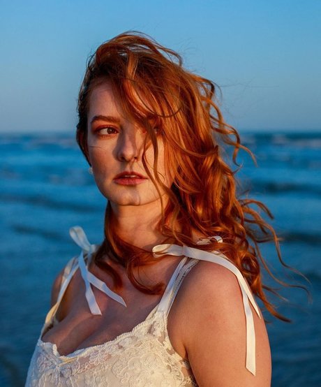 Dakota Blue Richards hot model photo