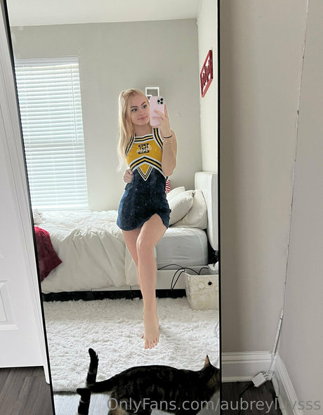 aubreyluvsss model hd picture
