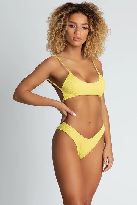 thigh onlyfans beautiful pictures
