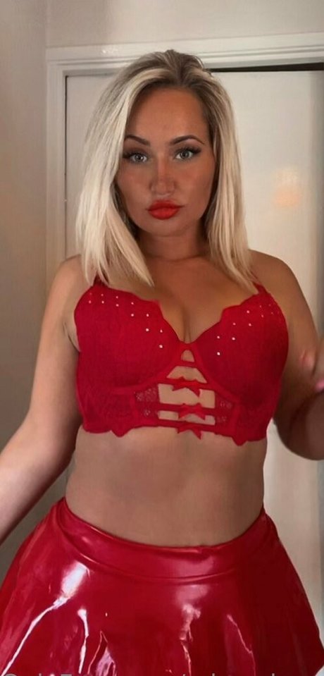 miss clover top profile image