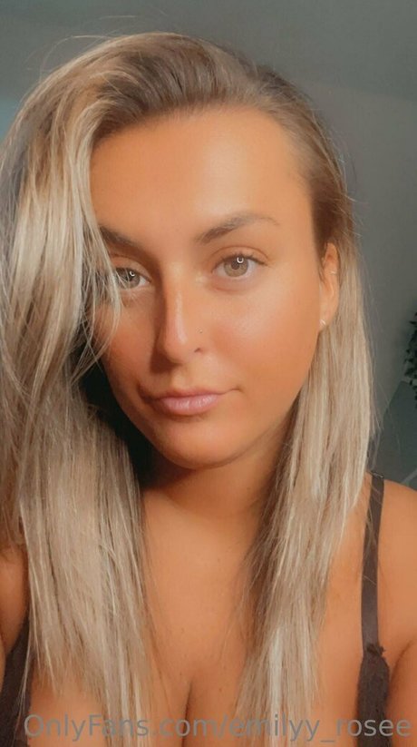 emilyy rosee erotic pornstar pictures
