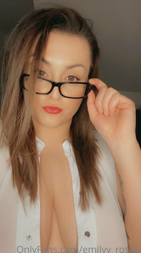 emilyy rosee nice star photo