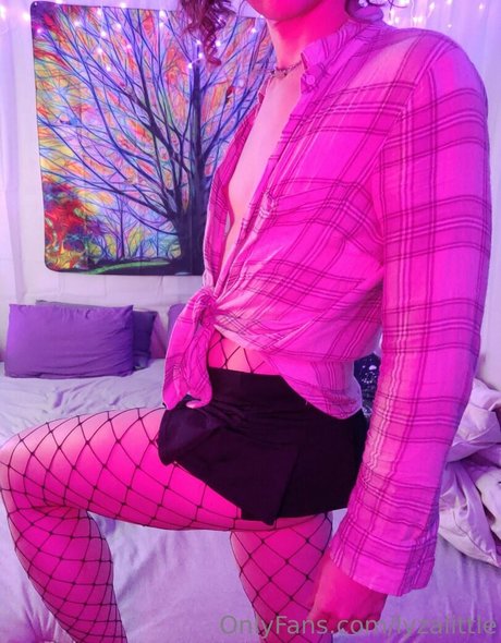lyzalittle sexy pornstar gallery