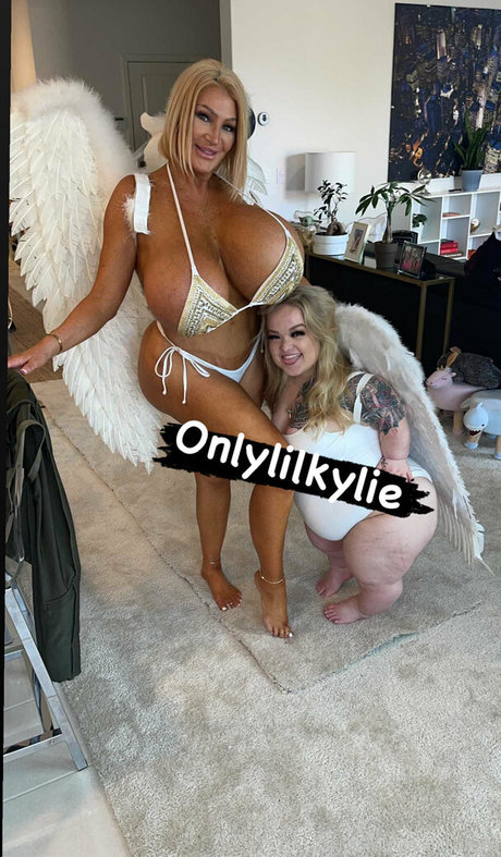 officialkylie exclusive actress pics