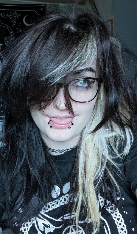 Easygoinggoth exclusive model pics