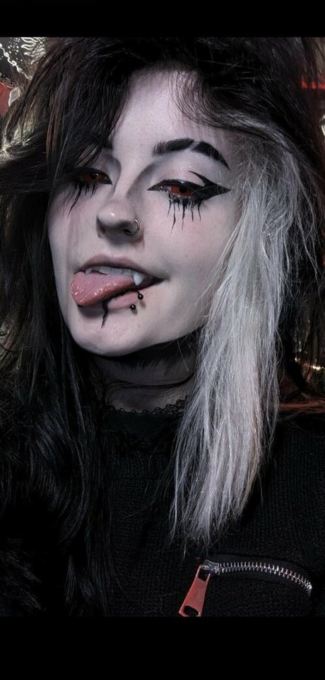 Easygoinggoth nudes model galleries