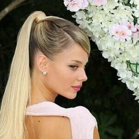 Bar Zomer naked actress pics