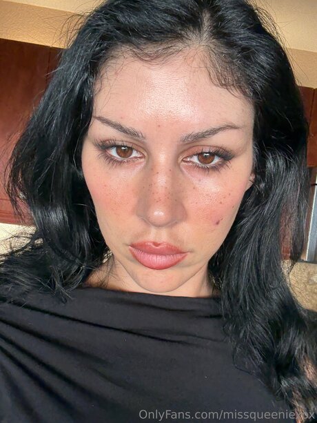 MissQueenieXOX pornstar xxx pics