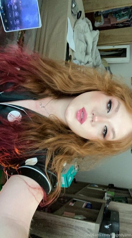tragedyann top profile image