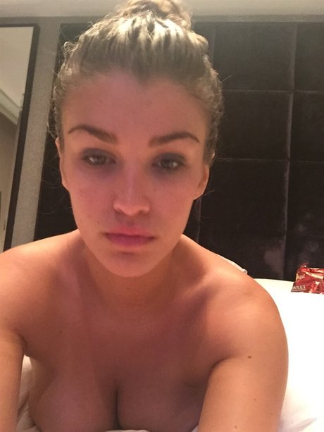 Amy Willerton art star pictures