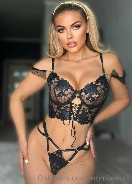 emmilee xx model perfect image